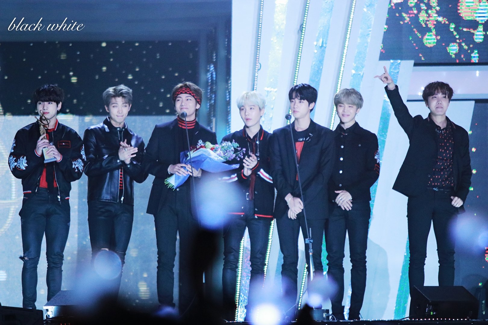BTS recieving an award at the Seoul Music Awards in 2018