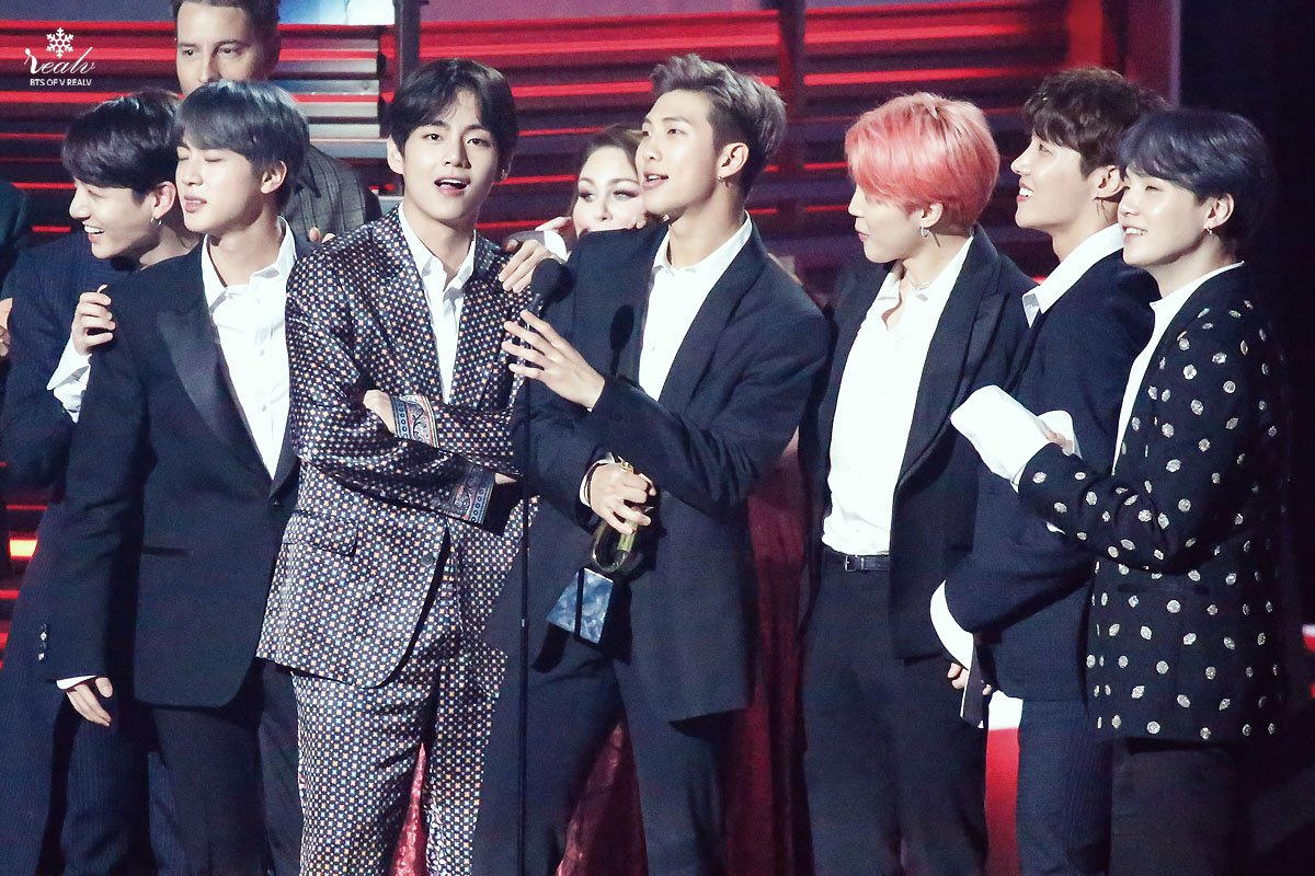 BTS recieving an award at the Billboard Music Awards in 2019
